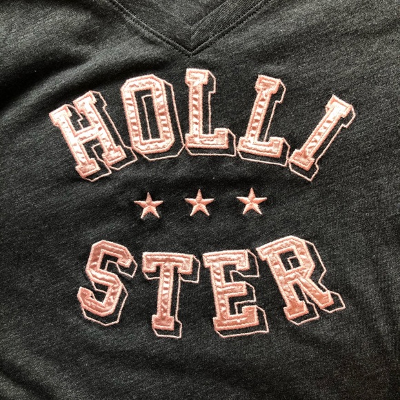 Hollister V Neck - Picture 2 of 3